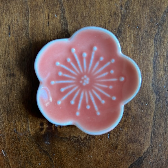 NIB Japanese Set of 4 Coral Porcelain Flower Chopstick Holders - Picture 2 of 4